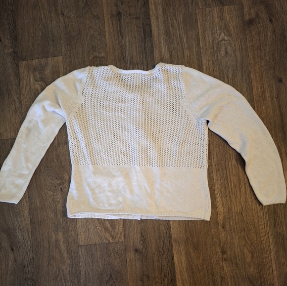 Sundance Double Pocket Knit Cardigan Sweater with Mother of Pearl Shell Buttons. - Picture 10 of 11